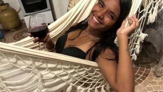 良いワインを飲んだ後、18歳の女の子に電話して、ブランコで誕生日を祝いました。ピットブルポルノジャスミンサンタンナ頭なしセックスメックスXxx